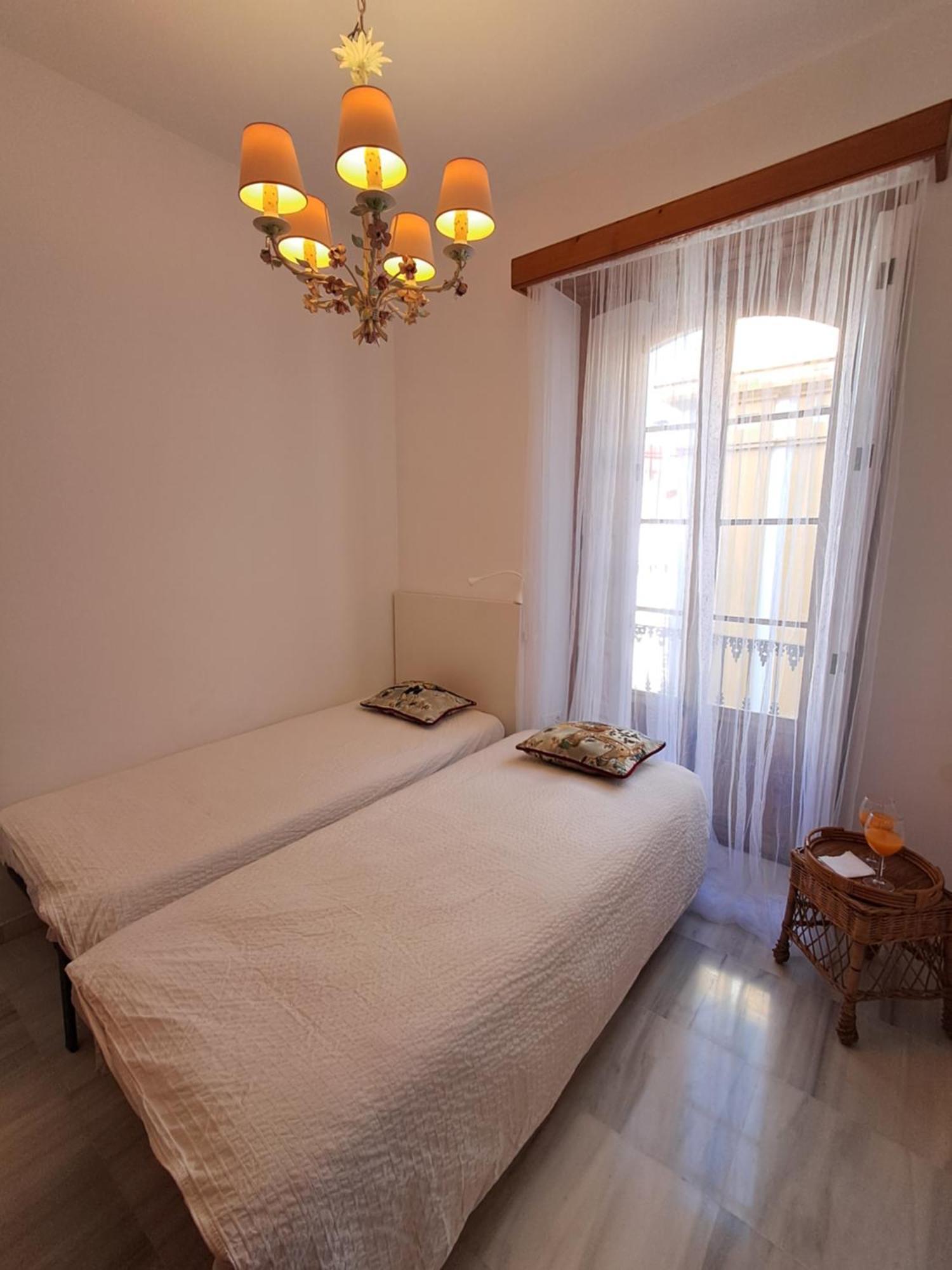 Apartamentos Almirante Hoyos Sevilla Exteriör bild